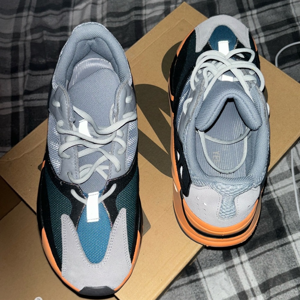 Men Yeezy 700s